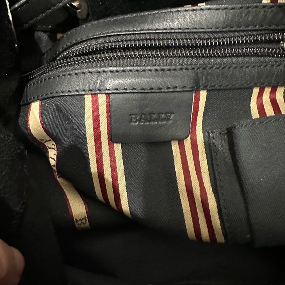 Bally “Darlina” black suede drawstring bucket bag from the early 2000s - Picture 11 of 12